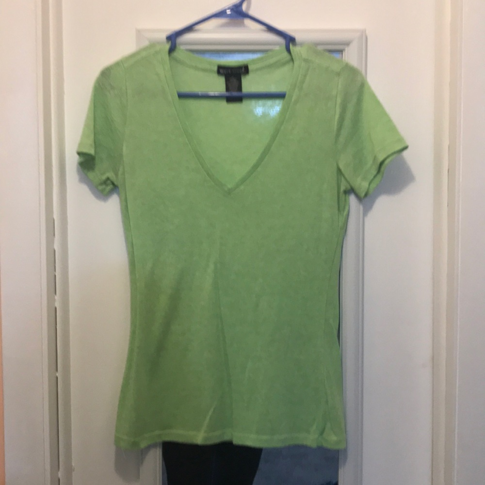 🌟3 for $10 🌟 
Soft Lime green V neck Tee